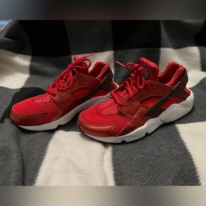 Nike Women’s Air Huarache Run (University Red/Night Maroon)
